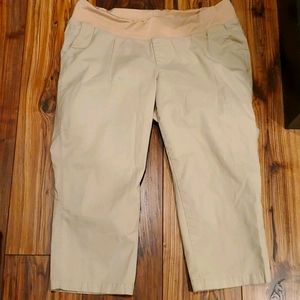 MATERNITY Khaki Capris 16